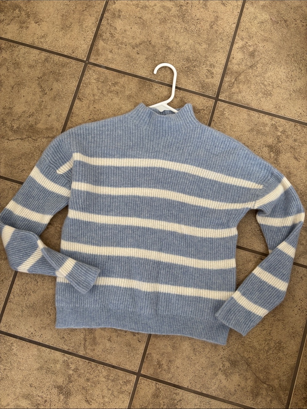 Vineyard Vines Blue and White Stripe Long Sleeve Cashmere Fuzzy Sweater Size XS